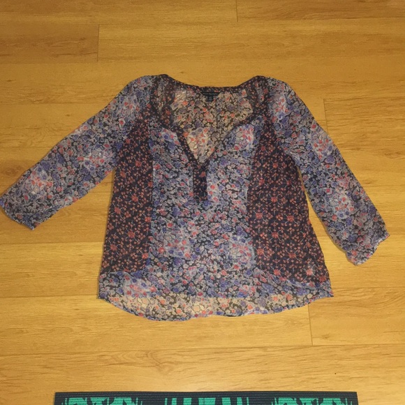 American Eagle Outfitters Tops - Floral blouse